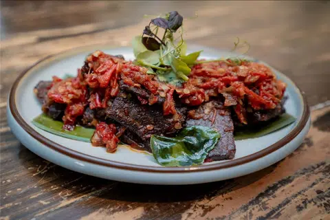 Hidangan Dendeng Belado antara yang menjadi kegemaran pelanggan di restoran Aleeya. 