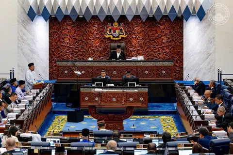 Perdana Menteri Malaysia, Datuk Seri Anwar Ibrahim (kiri berdiri) ,ketika membentangkan Belanjawan Malaysia 2026 di Parlimen, pada 10 Oktober lalu.
