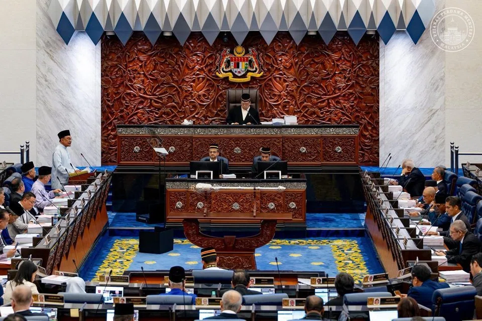 Perdana Menteri Malaysia, Datuk Seri Anwar Ibrahim (kiri berdiri) ,ketika membentangkan Belanjawan Malaysia 2026 di Parlimen, pada 10 Oktober lalu.