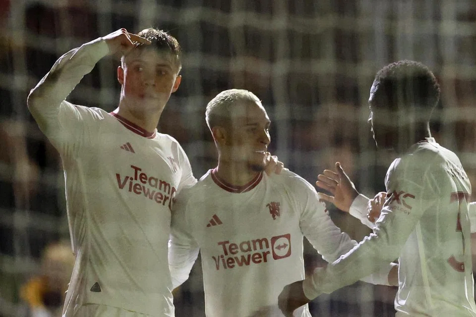 Pemain sayap Antony (tengah) menjaringkan gol pertamanya sejak April untuk meletak Manchester United di hadapan semula, sekali gus mendorong kemenangan 4-2 ke atas Newport County dalam perlawanan pusingan keempat Piala FA. 