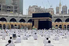 TETAMU ALLAH: Jemaah haji tahun lalu perlu mematuhi penjarakan sosial dan aturan ketat yang ditetapkan bagi membendung penularan jangkitan Covid-19 di Tanah Suci. - Foto REUTERS