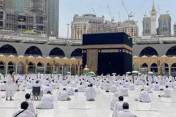 TETAMU ALLAH: Jemaah haji tahun lalu perlu mematuhi penjarakan sosial dan aturan ketat yang ditetapkan bagi membendung penularan jangkitan Covid-19 di Tanah Suci. - Foto REUTERS