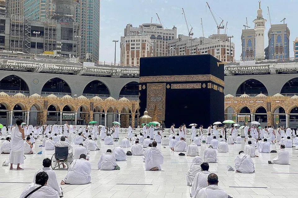 TETAMU ALLAH: Jemaah haji tahun lalu perlu mematuhi penjarakan sosial dan aturan ketat yang ditetapkan bagi membendung penularan jangkitan Covid-19 di Tanah Suci. - Foto REUTERS