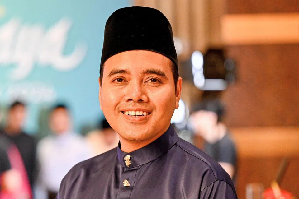 Dalam episod terkini podcast NoTapis, Encik Zhulkarnain yang juga Anggota Parlimen GRC Chua Chu Kang, menarik perhatian bahawa penyertaan orang ramai dalam program Bulan Bahasa 2024 juga semakin meningkat.