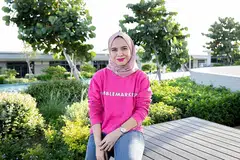 PERKASA WANITA: Cik Bella mengajar wanita dalam dunia digital sebelum melangkah menyediakan khidmat melakarkan strategi media sosial kepada pelanggan. - Foto ihsan BELLA KHAJA