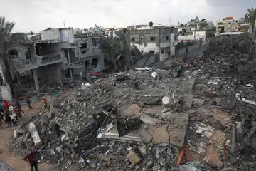 DERITA PERPANJANGAN: Kemusnahan di selatan Jaluran Gaza menyusuli satu serangan Israel pada 20 November. Rakyat Palestin dalam keadaan sudah dahaga sampai pula telaga kering, iaitu kesusahan yang tidak ada batasnya.