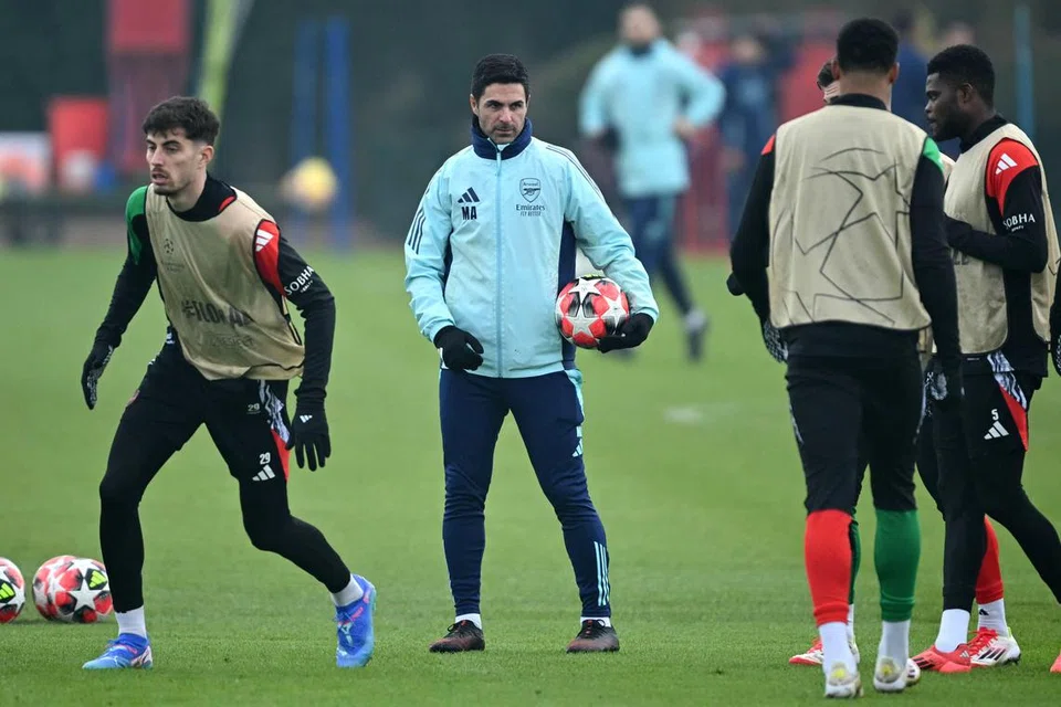 Pasukan Mikel Arteta (tengah) hanya dibolosi oleh dua gol, bukti kualiti segi pertahanan pasukannya.