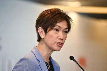 "Sebagai contoh, kita perlu meningkatkan kebolehpasaran bekas pesalah melalui peningkatan kemahiran dan membantu mereka kekal bekerja dalam jangka masa yang lebih lama. Kita perlu menguatkan sokongan rangkaian mereka dari permulaan perjalanan perubahan mereka ketika dipenjarakan, dan terus mengekalkan rangkaian pro-sosial ini selepas pembebasan mereka. - Menteri Perhubungan dan Penerangan, Cik Josephine Teo.