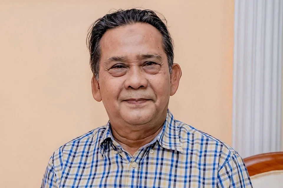 TIDAK TAHAN PANAS: Encik Sharip Kasmani dan isteri kini menjangka bil elektrik akan meningkat kerana kerap gunakan alat hawa dingin. - Foto BM oleh NUR DIYANA TAHA