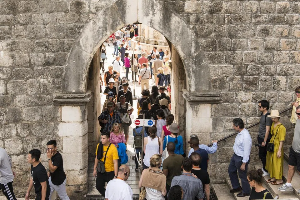 Bandar berdinding zaman pertengahan Croatia, Dubrovnik merupakan salah satu bandar paling sesak di Eropah.