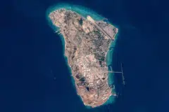 Imej edaran yang dirakam oleh Agensi Angkasa Eropah (ESA) melalui satelit, ‘Copernicus Sentinel-2’ ini menunjukkan Pulau Kharg di Iran, yang menempatkan terminal eksport minyak mentah utama negara itu dan mengendalikan sebahagian besar penghantaran minyaknya ke seluruh dunia.