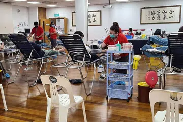 KEPERLUAN MANUSIA: Sehingga Jumaat lalu, bekalan darah untuk jenis AB-, AB+ dan A+ berada di tahap kritikal dan A-dan O- pula berada pada tahap rendah.