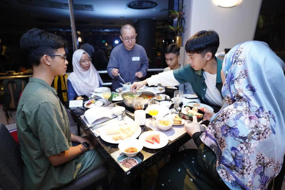 Acara berbuka puasa M-Iftar bertujuan menyediakan ruang bagi masyarakat dan kumpulan agama mendekati benefisiari daripada pelbagai pertubuhan.