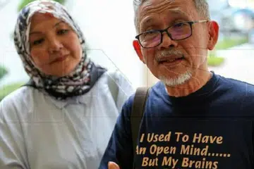 Komposer Man Senoi atau nama sebenar, Othman Masri dan isteri, Ramziah Mohamed Noor, atau Mama Rap.