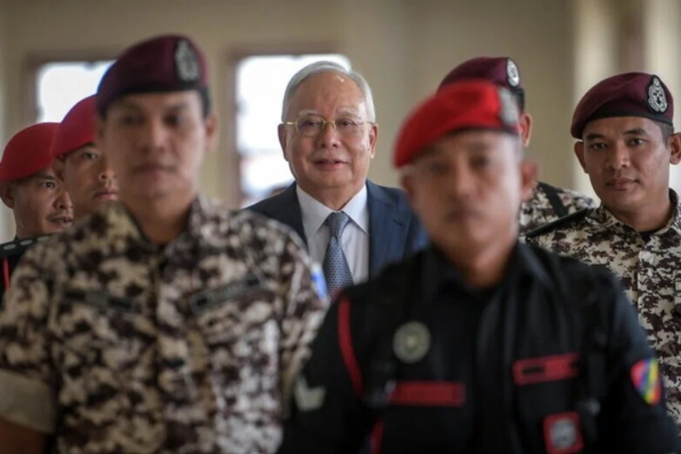 Bekas Perdana Menteri Malaysia, Encik Najib Tun Razak (tengah).