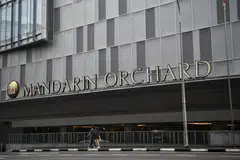  Insiden di hotel Mandarin Orchard telah menunjukkan bahawa risiko penularan Covid-19 masih boleh berlaku meskipun langkah pengurusan selamat telah pun diterapkan. - 