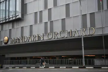  Insiden di hotel Mandarin Orchard telah menunjukkan bahawa risiko penularan Covid-19 masih boleh berlaku meskipun langkah pengurusan selamat telah pun diterapkan. - 