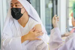 Jemaah haji kini diperlukan untuk turut mendapatkan suntikan vaksin influenza dan Covid-19 sebagai tambahan kepada vaksin meningokokus yang memang sudah diwajibkan sebelum ini. 