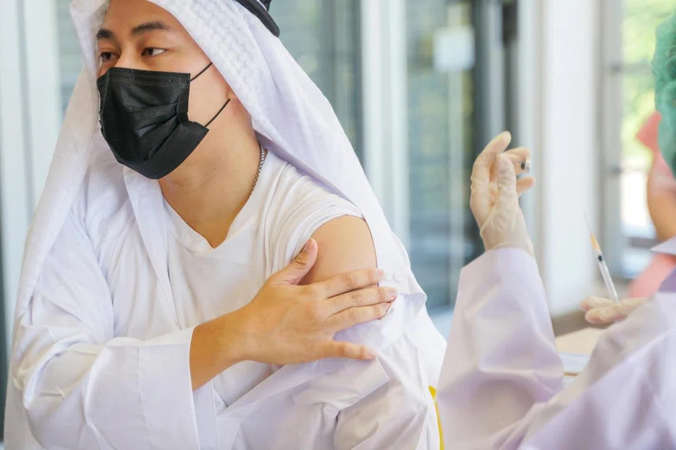 Jemaah haji kini diperlukan untuk turut mendapatkan suntikan vaksin influenza dan Covid-19 sebagai tambahan kepada vaksin meningokokus yang memang sudah diwajibkan sebelum ini. 