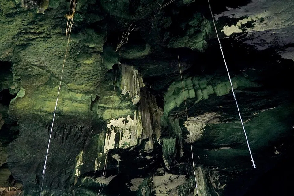 Gua Besar (Great Cave) yang terkenal sebagai tempat pengambilan sarang burung.