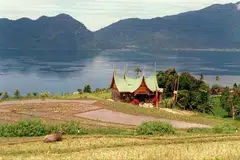 danau maninjau, sumatera barat, indonesia, Hamzah Abdullah, Elfy Runianto, sepetang bersama buya hamka di danau maninjau, cerpen