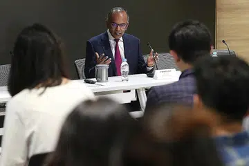 PERKUKUH KEDUDUKAN: Konvensyen Singapura bagi Pengantaraan penting bukan hanya kerana ia konvensyen sulung PBB yang memuatkan nama Singapura, malah boleh membantu aliran dagang antarabangsa dan merangsang pertumbuhan ekonomi di rantau ini, kata Encik Shanmugam. Beliau berkata demikian ketika mengulas peri pentingnya perjanjian baru itu, yang bertujuan menghuraikan konflik dagang antarabangsa. - Foto SPH