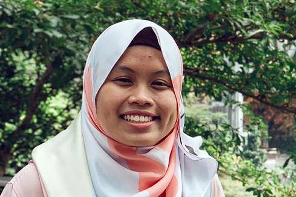 PELUANG BAGI SINGAPURA BINA KEUPAYAAN: Usaha Singapura membangun ekosistem teknologi diteruskan dengan tawaran pas kerja khas bagi karyawan paling berkebolehan dalam sektor itu untuk bekerja di sini bermula tahun depan. Penggiat industri Encik Wahab, Encik Fadli dan Cik Khalishah (atas), sependapat langkah itu akan membuka lebih banyak peluang bagi Singapura dan juga mewujudkan peluang latihan yang diperlukan bagi pekerja di sini, terutama yang baru lulus pengajian. - Foto ihsan FADLI SIDEK, KHALISHAH NADHIRAH ABU BAKAR; Foto fail