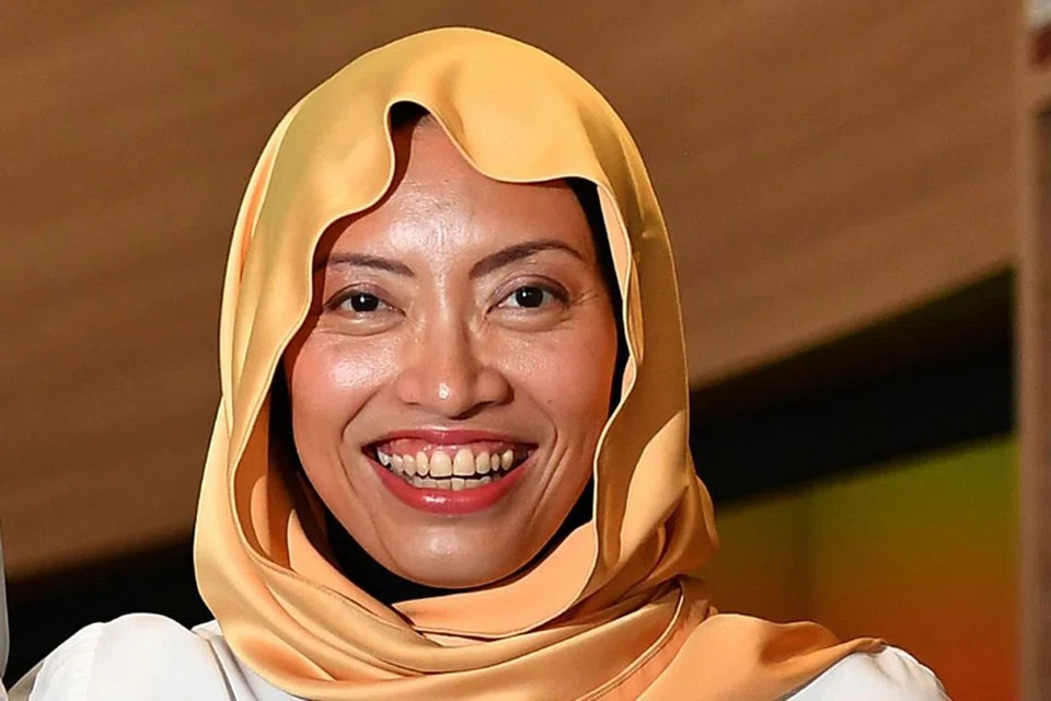 PAKAR PERUBATAN: Dr Elly Sabrina, doktor keluarga dan penggiat senaman, dilantik Duta Bahasa pada 2014.