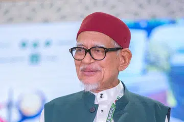 TAN SRI ABDUL HADI AWANG: Presiden Parti Islam SeMalaysia (PAS) mendakwa ramai kaum Melayu yang masih tidak ingin keluar mengundi dan sekali gus mengabaikan hak mereka dalam menentukan hala tuju politik negara. 