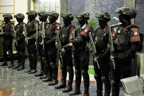 Indonesia, pentadbiran awam indonesia, polis nasional, BRIMOB, keselamatan awam, pemerintah, pemerintah, prabowo subianto