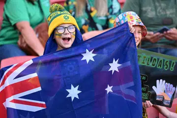 BERI PERANGSANG: Peminat pasukan Australia menunjukkan sokongan sebelum perlawanan suku akhir Piala Dunia Wanita antara Australia dengan Perancis di Brisbane pada Sabtu lalu.