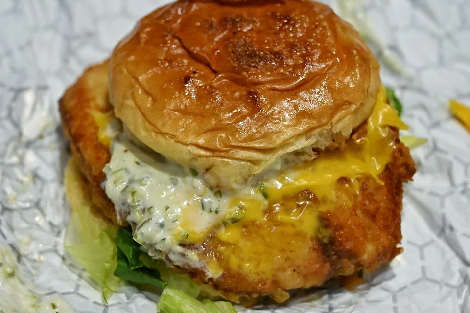 fish & chips, burger, gourmet, burgs,  bussorah street, kampong gelam