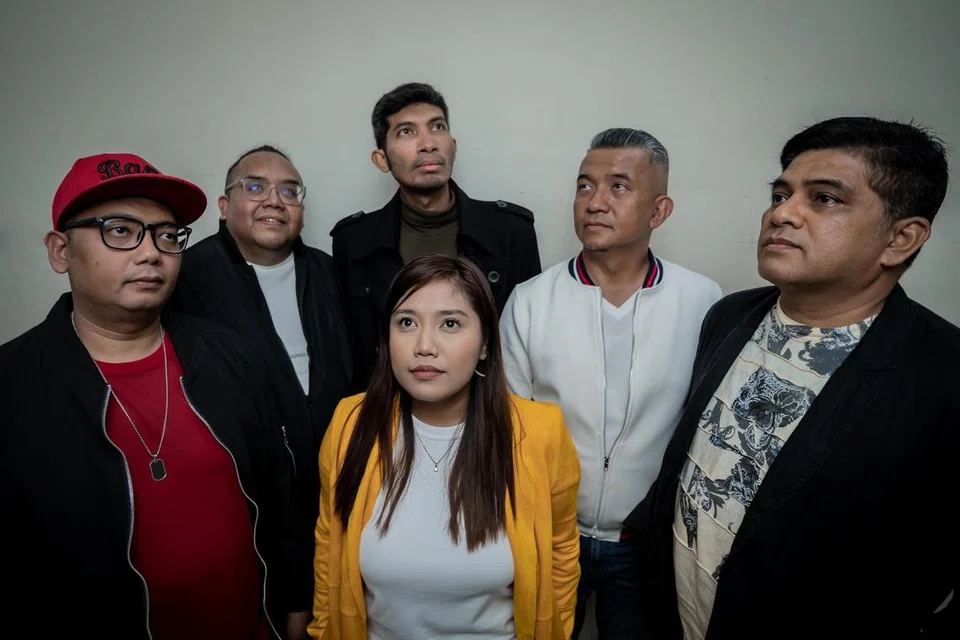 Band Singapura, ORA, yang terdiri daripada (dari kiri) Ryzal Aziz, Sharin Wahab, Muhammad Aliff Farkhan, Zulkifli Kader, Halfis Salleh dan Que Qurrain (tengah) ingin memperkenalkan muzik Melayu di enam lokasi sekitar Tokyo dan Kansai, Jepun, dalam persembahan ‘gig’ jelajah mulai 2 November 2024.