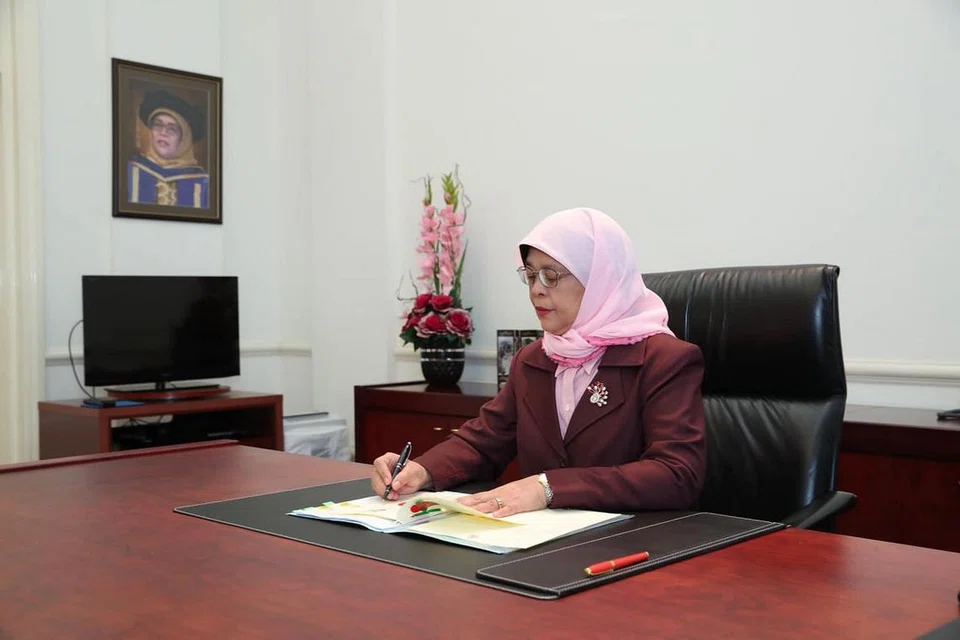 Presiden Halimah Yacob telah memberi izin untuk membiayai pakej sokongan Covid-19 berjumlah $33 bilion. - Foto MCI