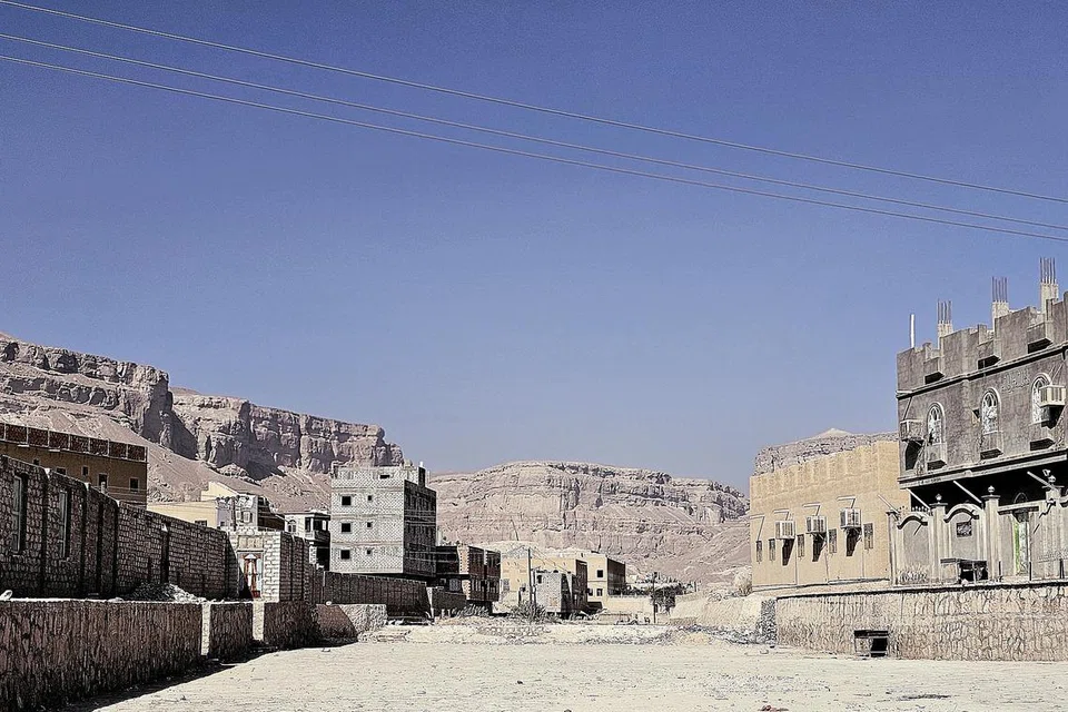 Menurut Dr Mohamad Fahamy, tiada prasarana jalan raya yang sempurna di Tarim dan penunggang motosikal sering cedera akibat batu kecil di jalan raya. Justeru, The Charity Hospital memerlukan bekalan perubatan yang mencukupi untuk merawat luka.