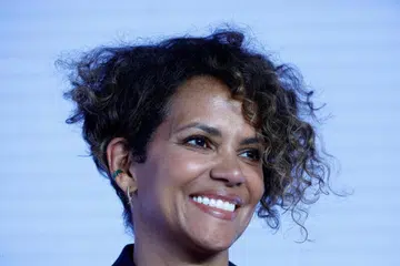 HALLE BERRY: Lebih peka soal kesihatan apabila meniti usia emas dan enggan dibelenggu bebanan penyakit.