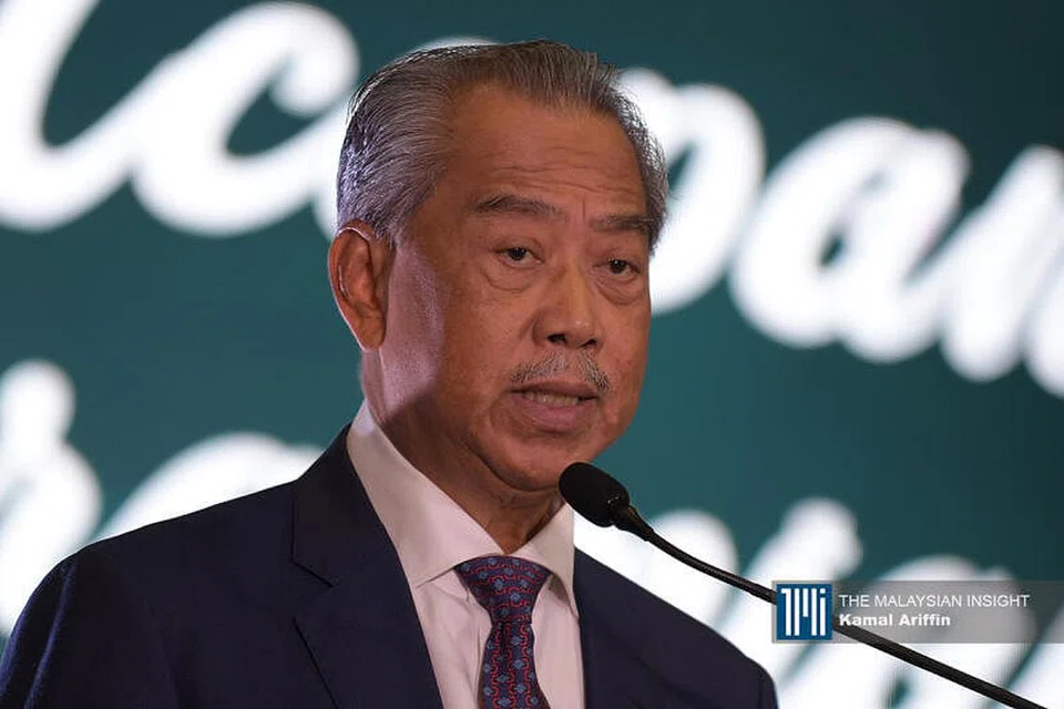 TUMPUAN PENUH PADA BELA KEBAJIKAN: Tan Sri Muhyiddin Yassin mengakui jarang mengulas mengenai isu politik sejak menjadi Perdana Menteri berikutan mahu menumpukan perhatian pada isu membela kebajikan dan membantu rakyat berdepan dengan wabak Covid-19. - Foto FAIL