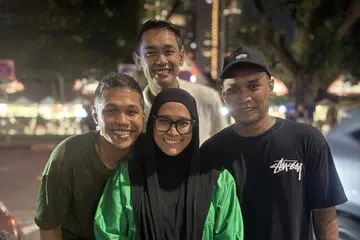 adik beradik, bertemu