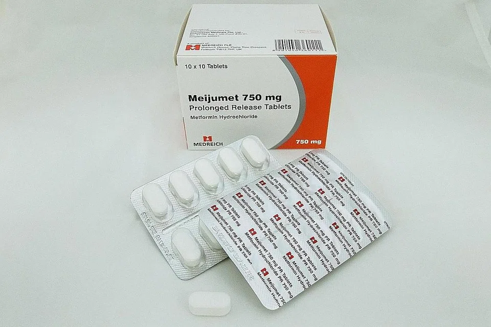 DITARIK BALIK: Tiga versi ubat metformin yang terjejas ialah Glucient XR Tablet 500 mg; Meijumet Prolonged Release Tablet dalam versi 750mg (gambar) dan 1,000 mg. - Foto HSA