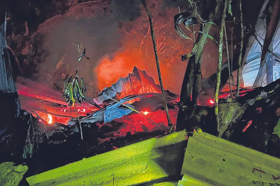 Punca kebakaran yang bermula kira-kira jam 6.20 petang kelmarin itu masih belum diketahui.