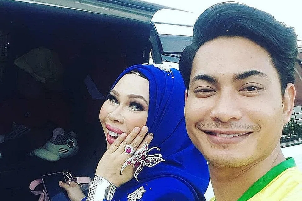 MESRA ATAS URUSAN KERJA: Amaris dikatakan berurusan rapat dengan usahawan kosmetik Datuk Seri Vida dan sering memuatnaikkan gambar bersama kerana kerja. - Foto HYPE.MY