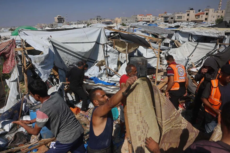 Penduduk Palestin, khemah agihan makanan, Mawasi, Khan Yunis, selatan Jaluran Gaza, Pertubuhan Bangsa-Bangsa Bersatu (PBB).