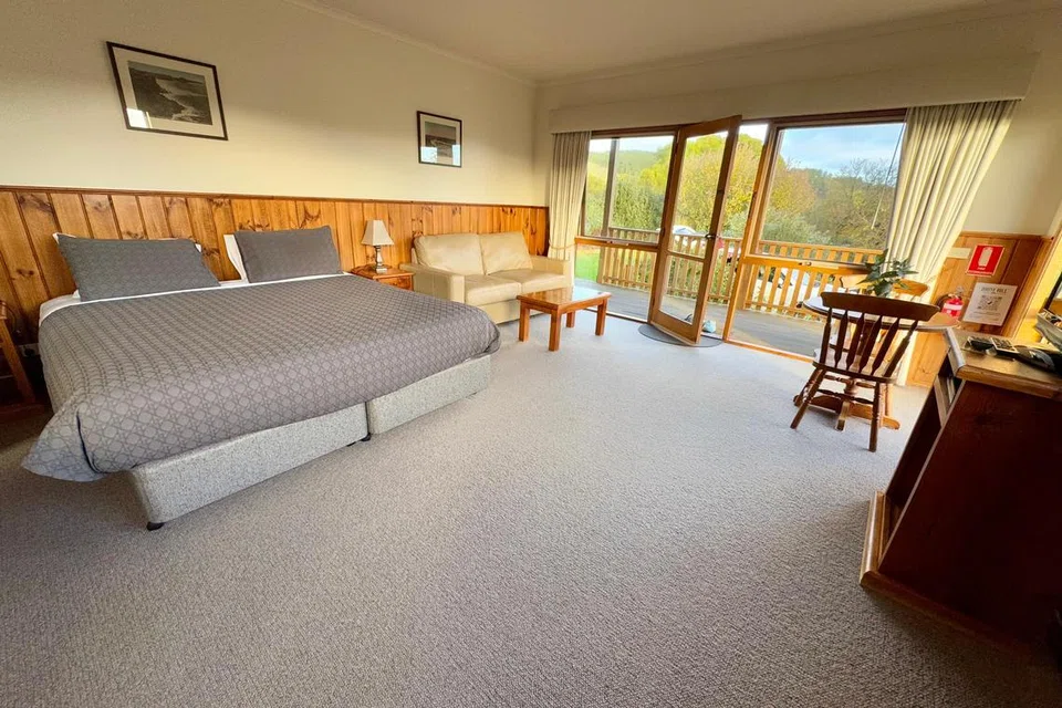Ruang dalaman penginapan di Daysy Hill Country Cottages.