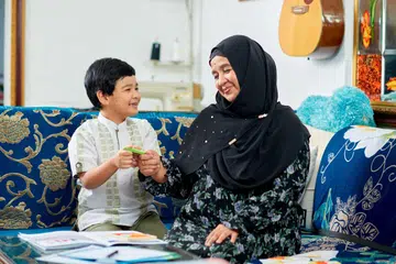 MEMBAWA MANFAAT: Pelajar yang mengikuti KelasMateMatika (KMM) menunjukkan kesan yang baik dalam mata pelajaran tersebut.