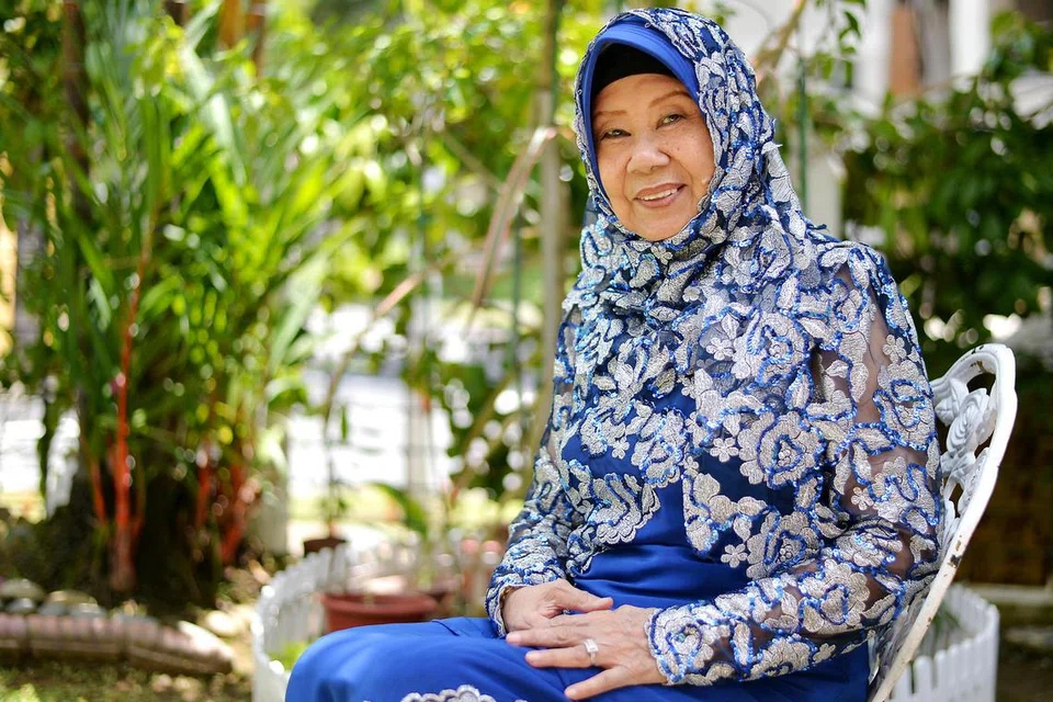 Allahyarhamha Nona Asiah dianugerahkan Pingat Budaya pada 2016 oleh Majlis Seni Kebangsaan (NAC).