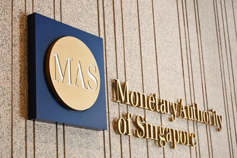 Bank pusat Singapura berkata ekonomi terus menunjukkan daya ketahanan walaupun terkesan dengan tarif Amerika Syarikat.