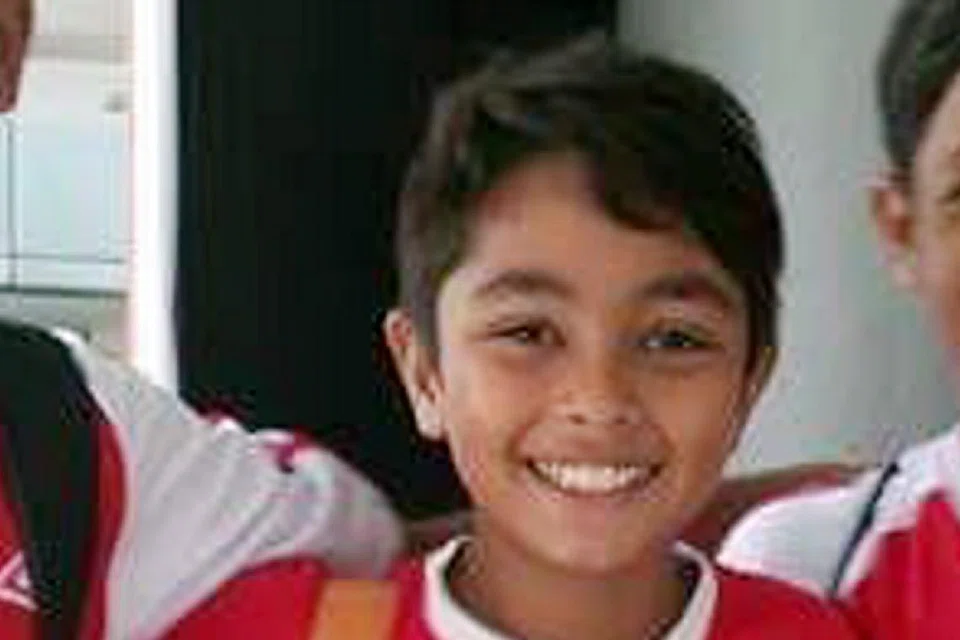  Allahyarham Ameer Ryyan (tengah).