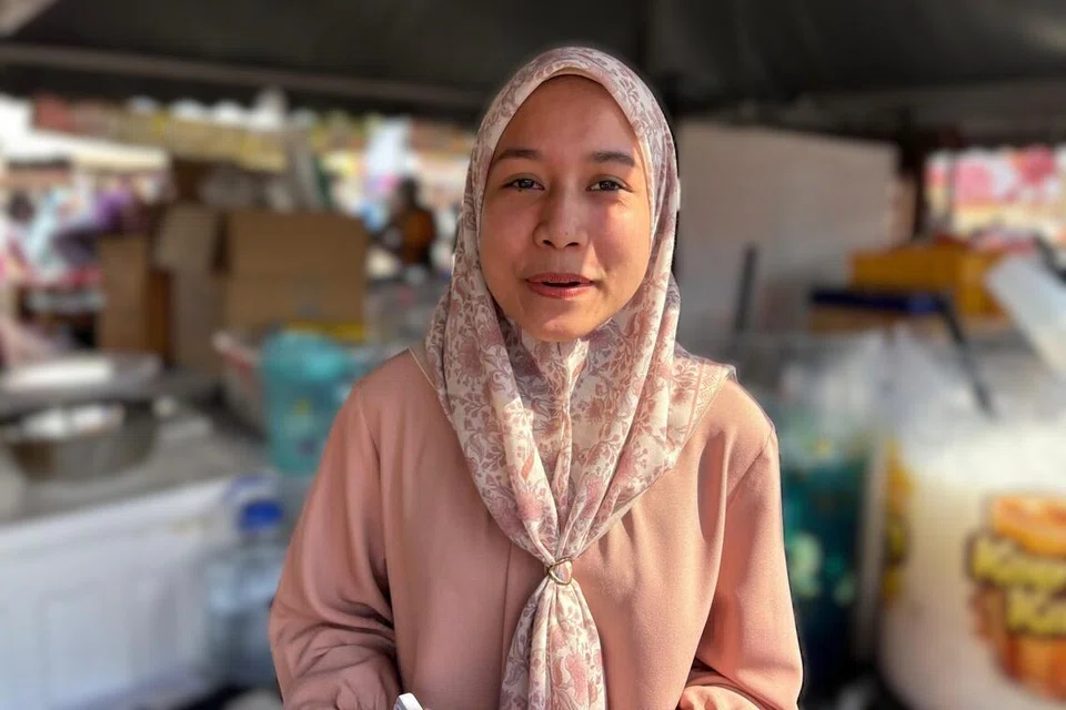 Pelanngan durian goreng, Cik Diana Aswir, 25 tahun.