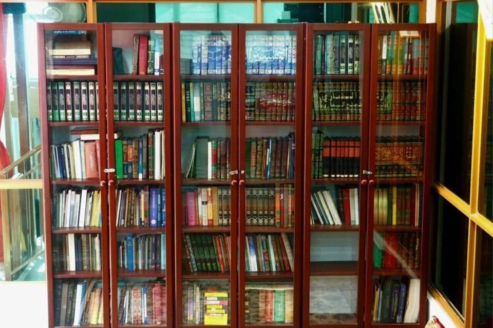 Sekitar 100 buku berkenaan agama, undang-undang, bahasa dan masyarakat, yang pernah dimiliki mantan Mufti Singapura, Allahyarham Ustaz Syed Isa Semait, telah disumbangkan kepada Masjid Haji Muhammad Salleh@Makam Habib Noh.