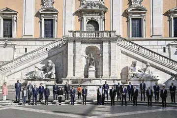 MESYUARAT G-20: Menteri Kesihatan dari ekonomi terbesar dunia diundang ke Rome, Italy untuk menilai kesan pandemik ini terhadap usaha global membasmi kemiskinan dan penyakit. Turut hadir di mesyuarat tersebut ialah Menteri Kesihatan Singapura Ong Ye Kung. - Foto EPA